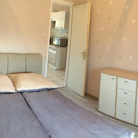 Nika Nyaralo Jakuzzival Balatonkeresztur