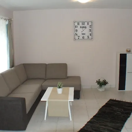 Nika Nyaralo Jakuzzival Balatonkeresztur